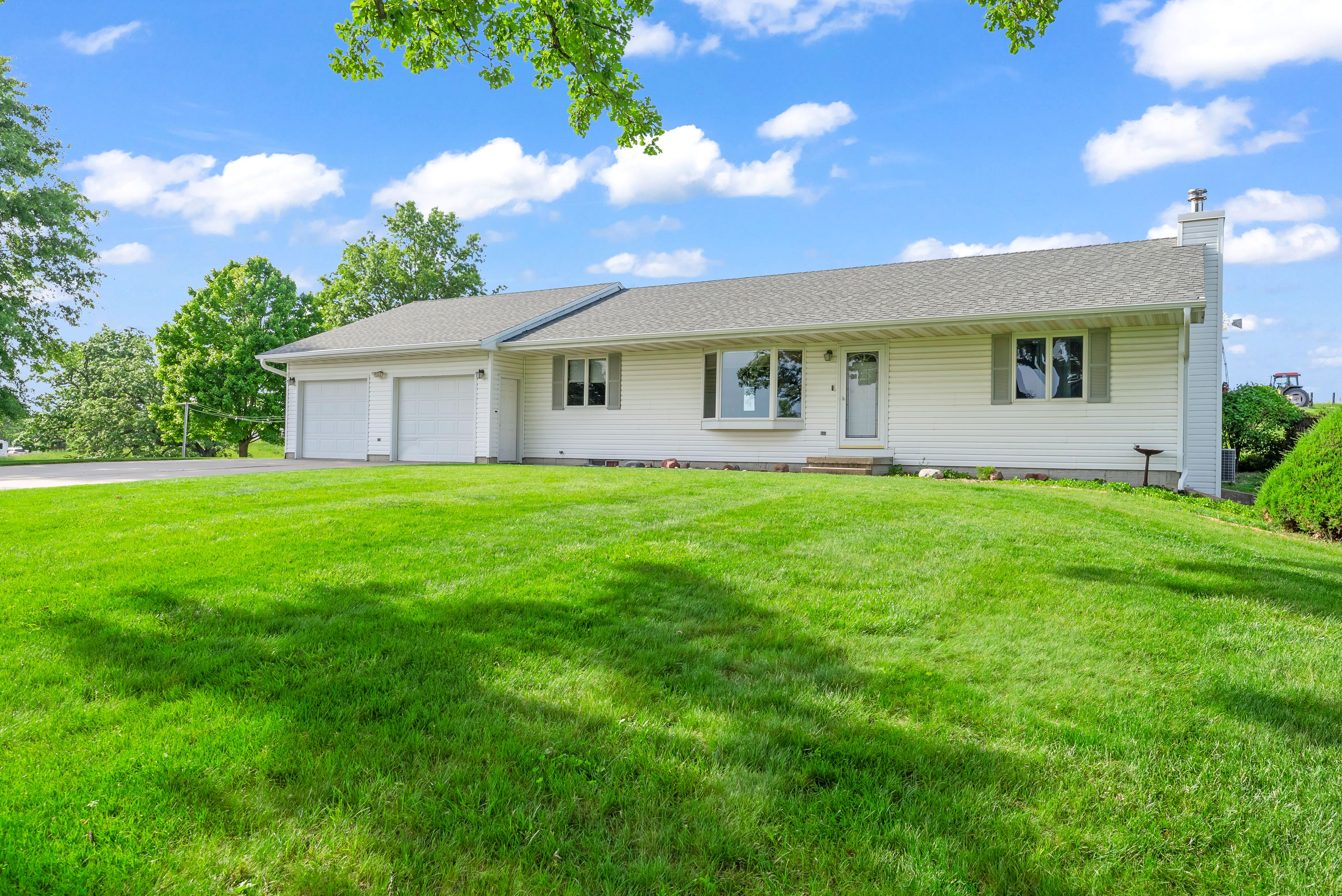 Listing Photo: 15329 Kennedy St, Indianola, IA 50125-3